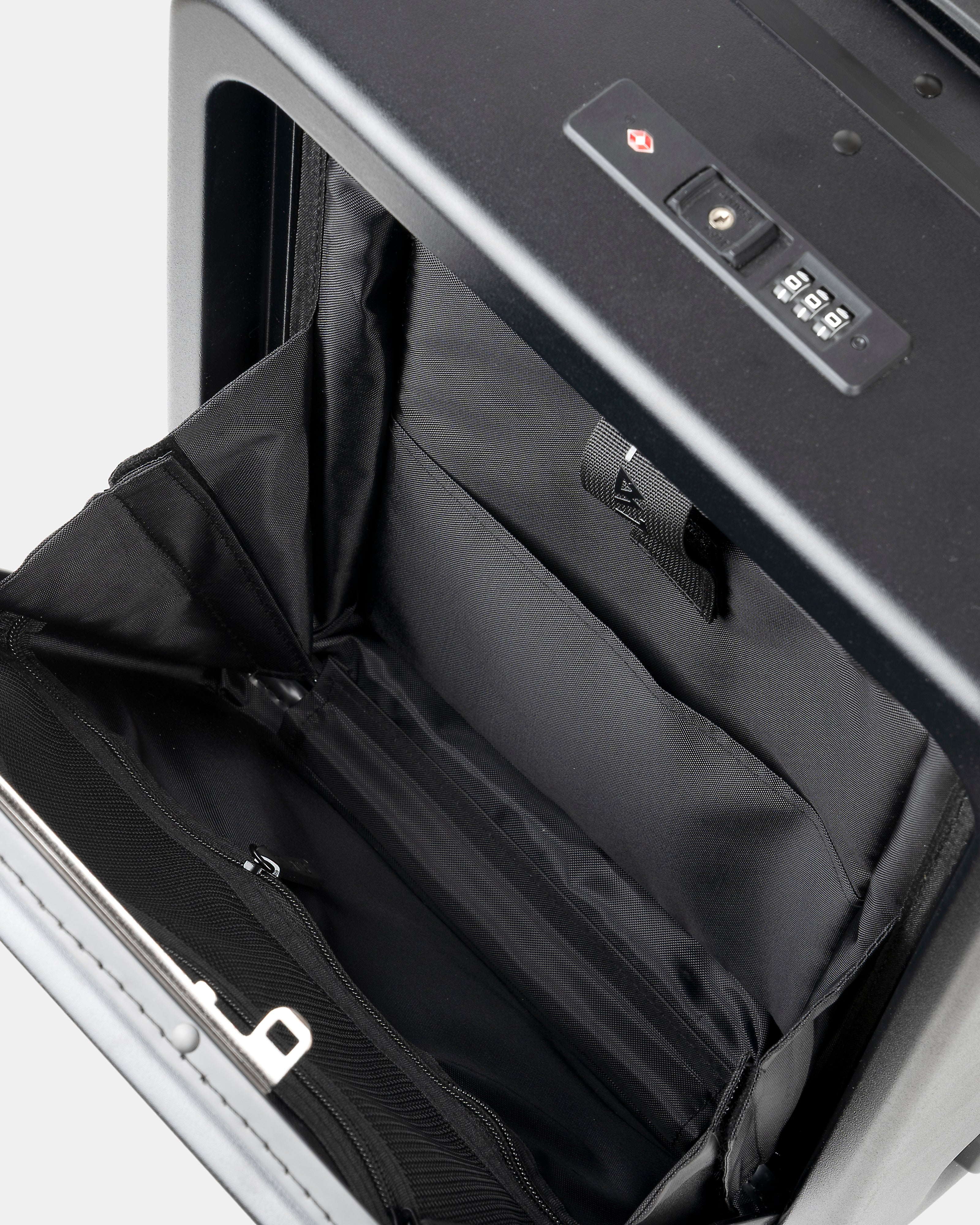 Traveller Suitcase Deep Black