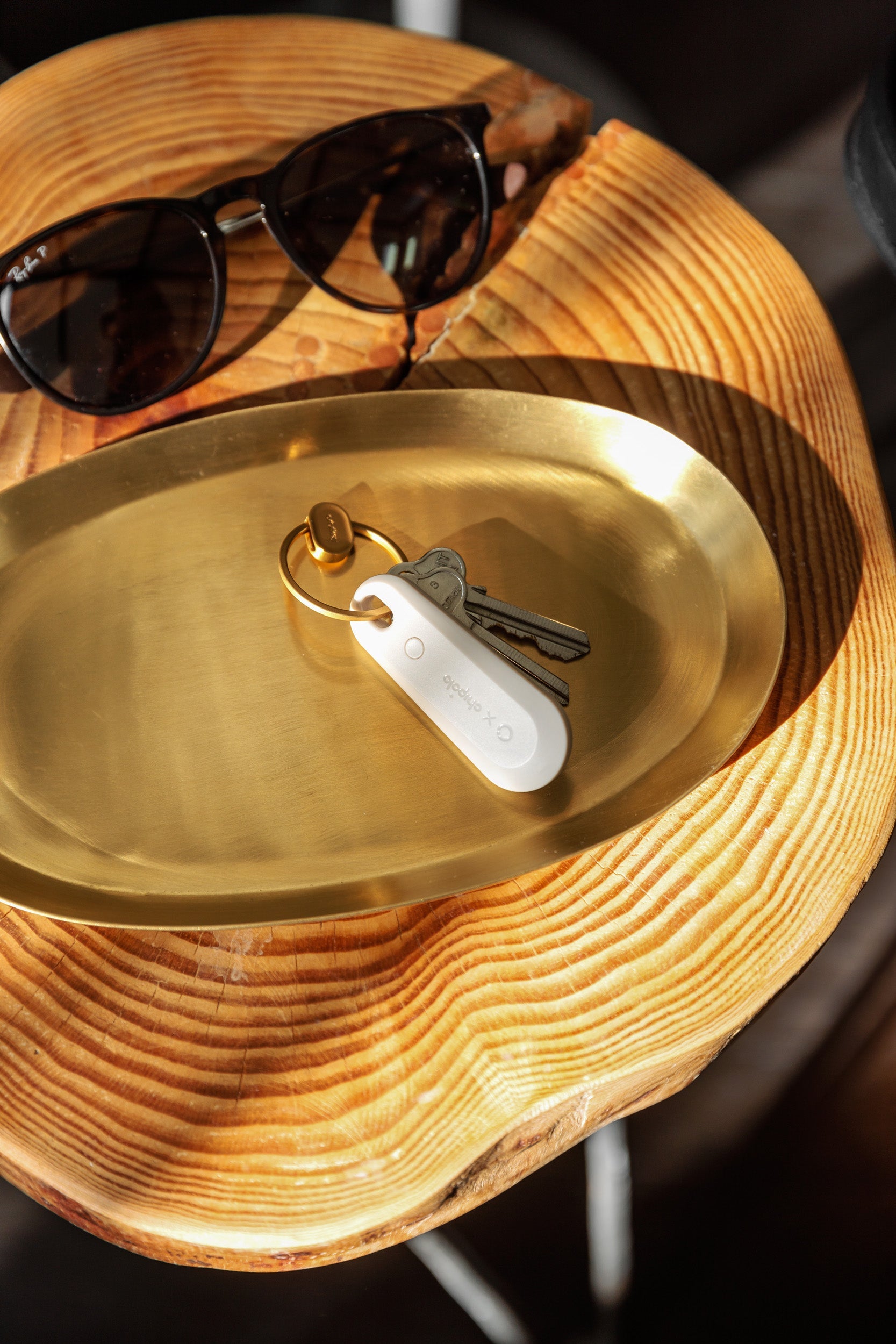 Orbitkey X Chipolo tracker V2