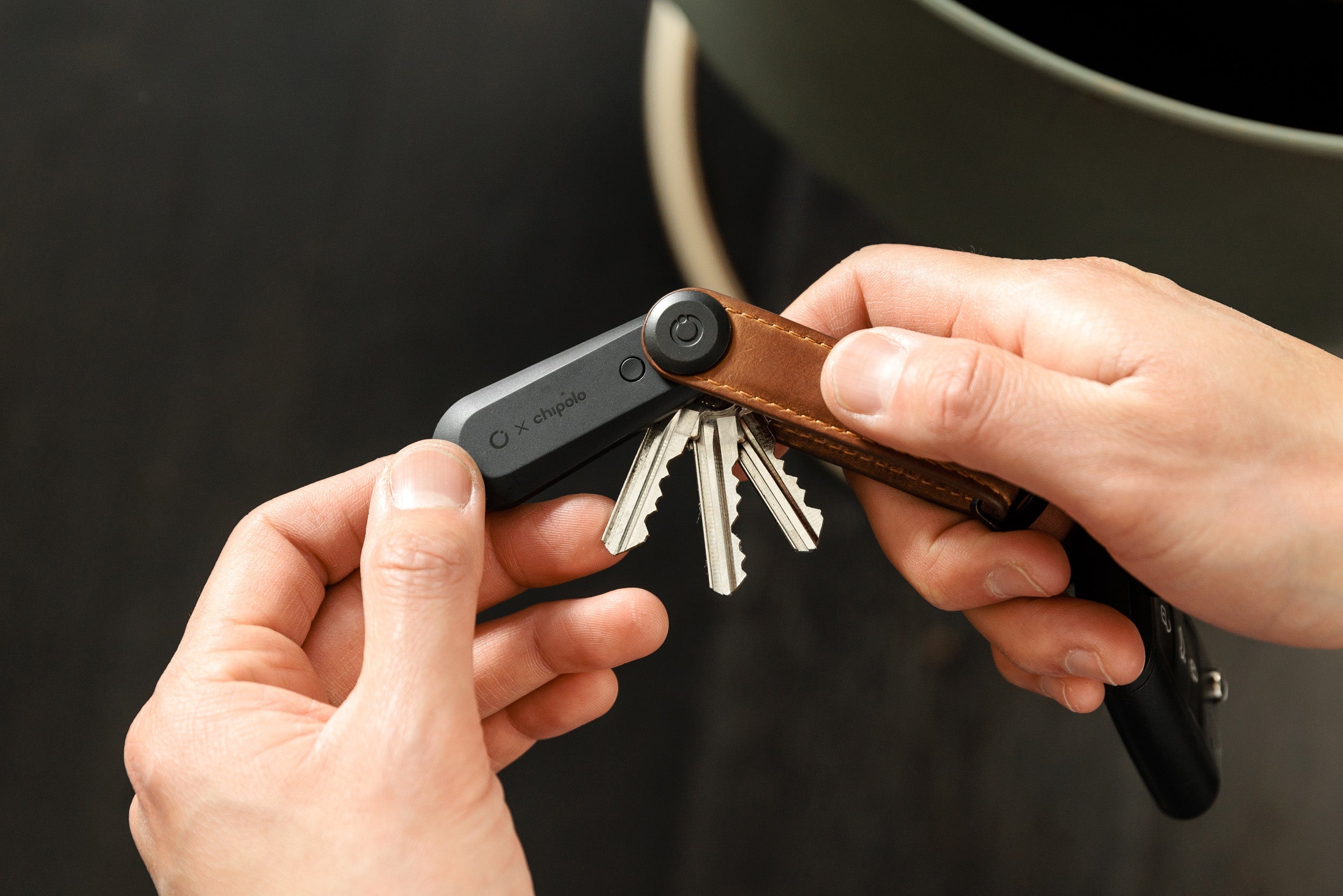 Orbitkey X Chipolo tracker V2